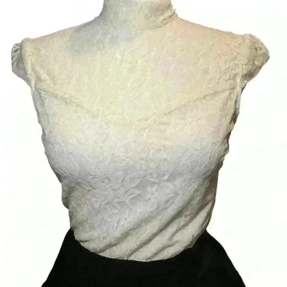 NWT- Urban Hearts - White Lace Top / Black Bottom - Size Medium - Picture 4 of 5